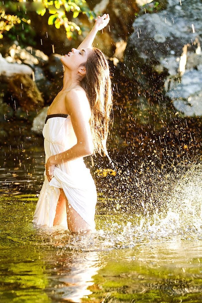 Marie Avgeropoulos in Yuncheng