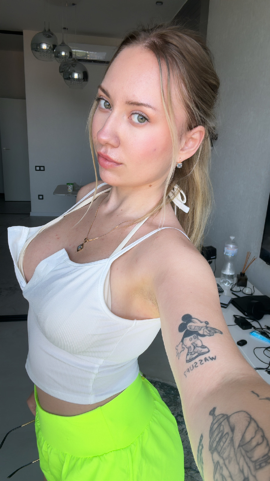 KateV in her underwear in Yuncheng