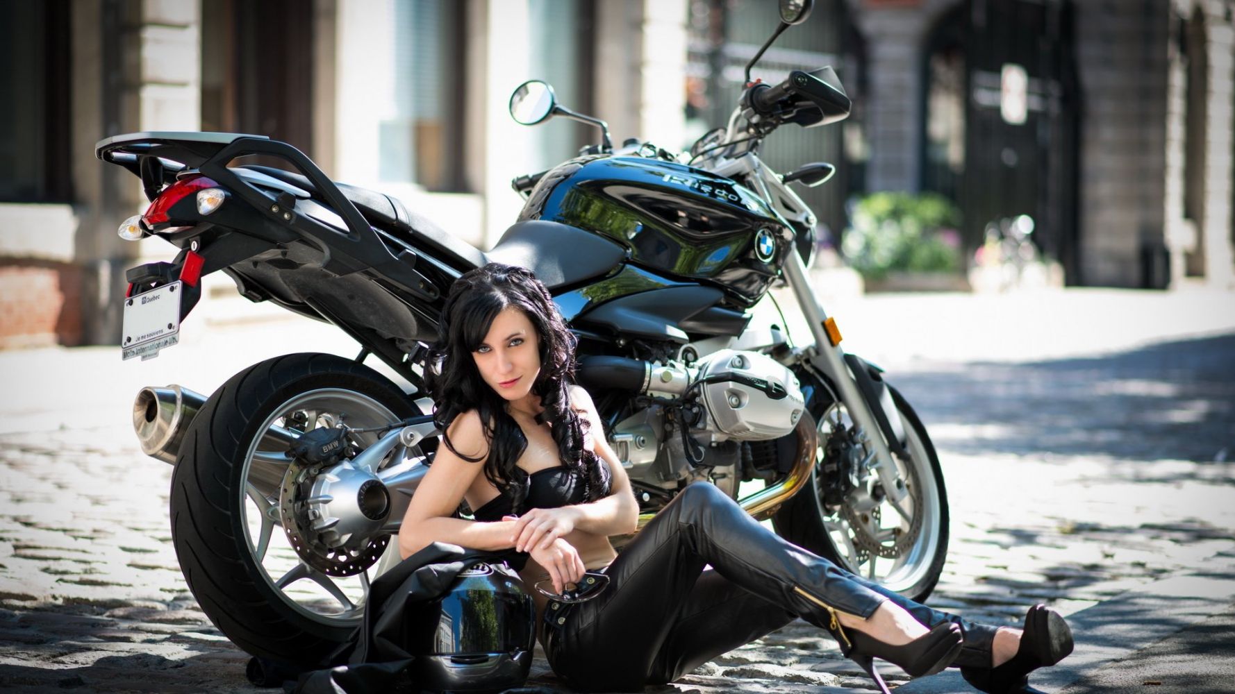 European women on bikes in Yuncheng