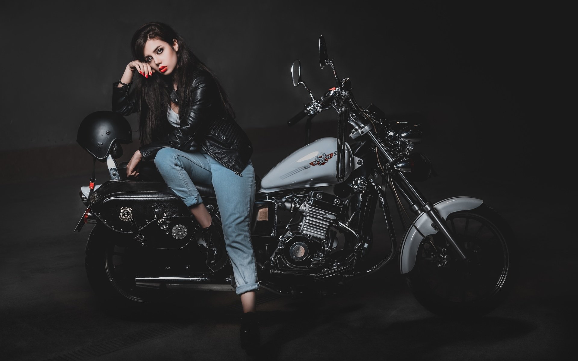 Biker girls: style and drive in Yuncheng