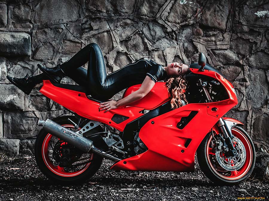 Beautiful girl Beautiful girls and motorcycles in Yuncheng