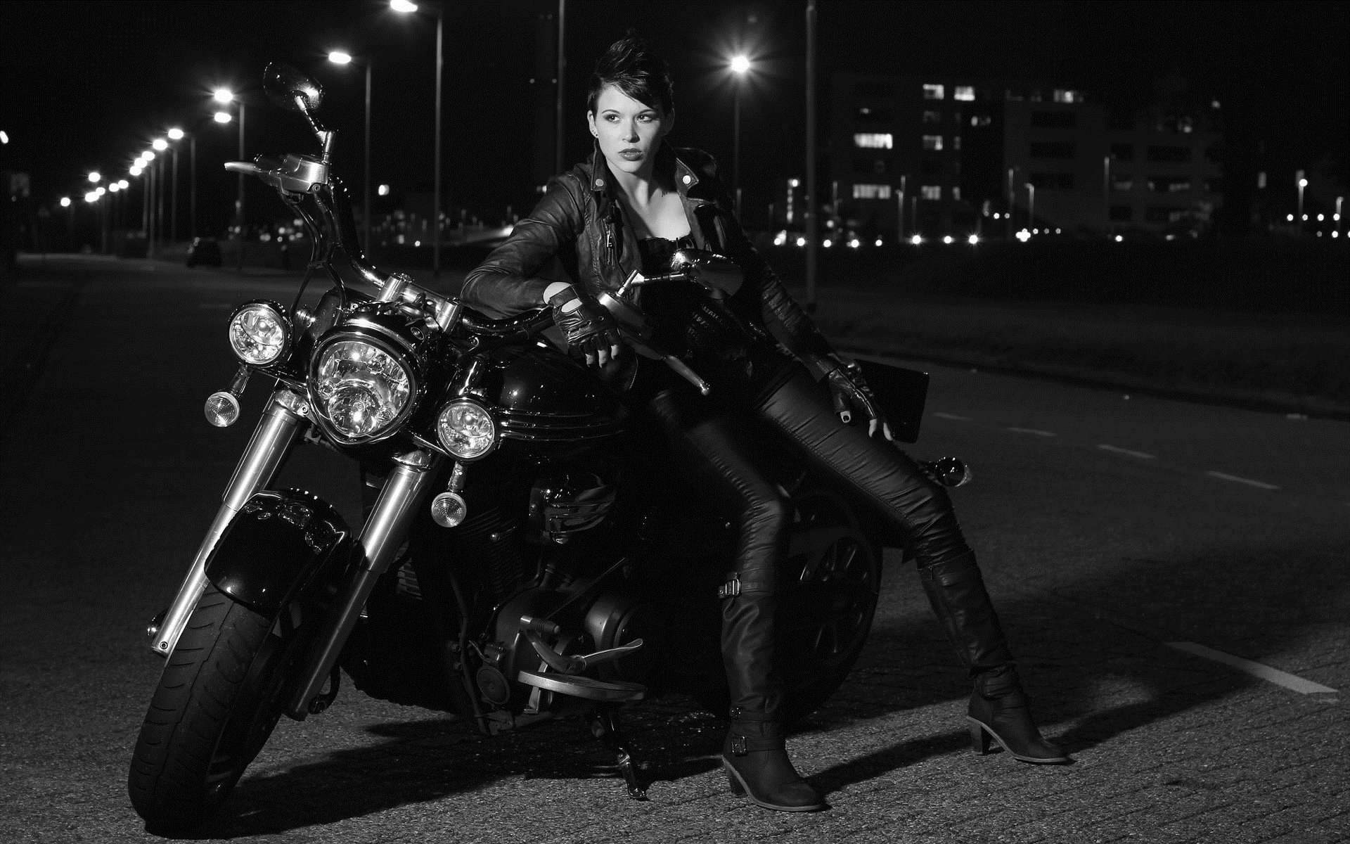 Photo Beautiful girls and motorcycles in Yuncheng