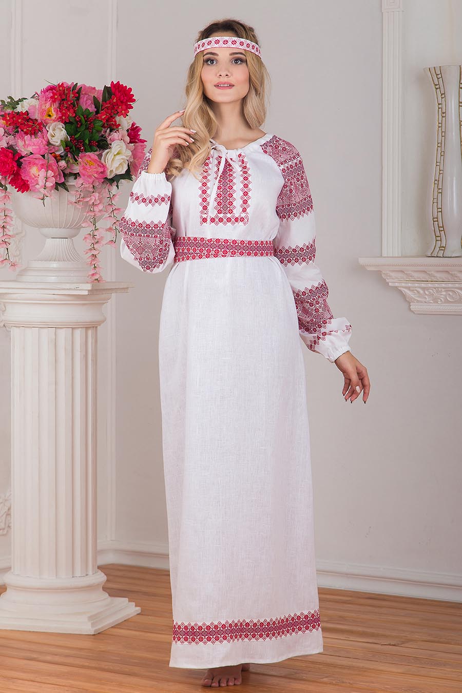 Women in Slavic costumes in Yuncheng