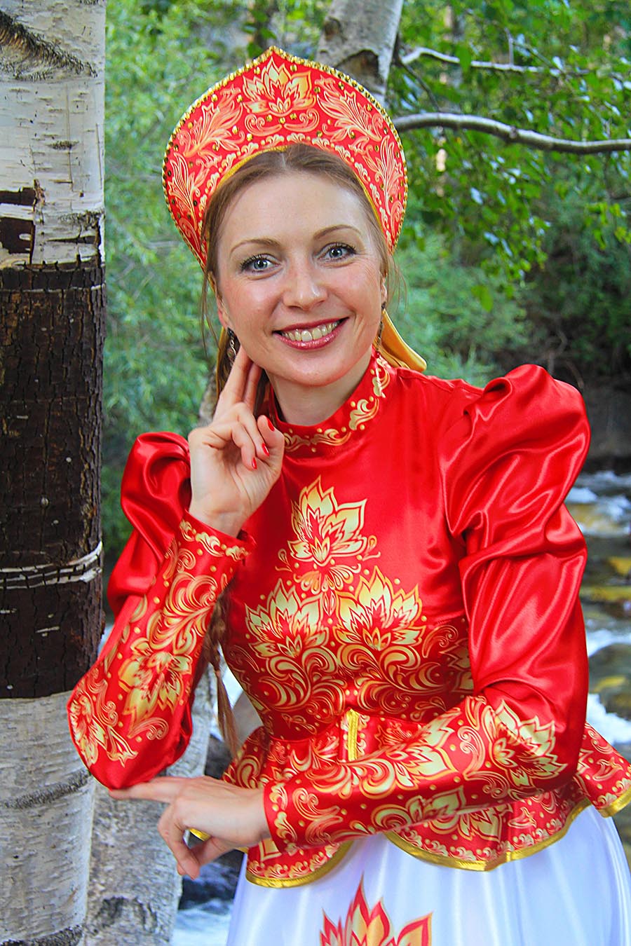 Women in Slavic costumes in Yuncheng