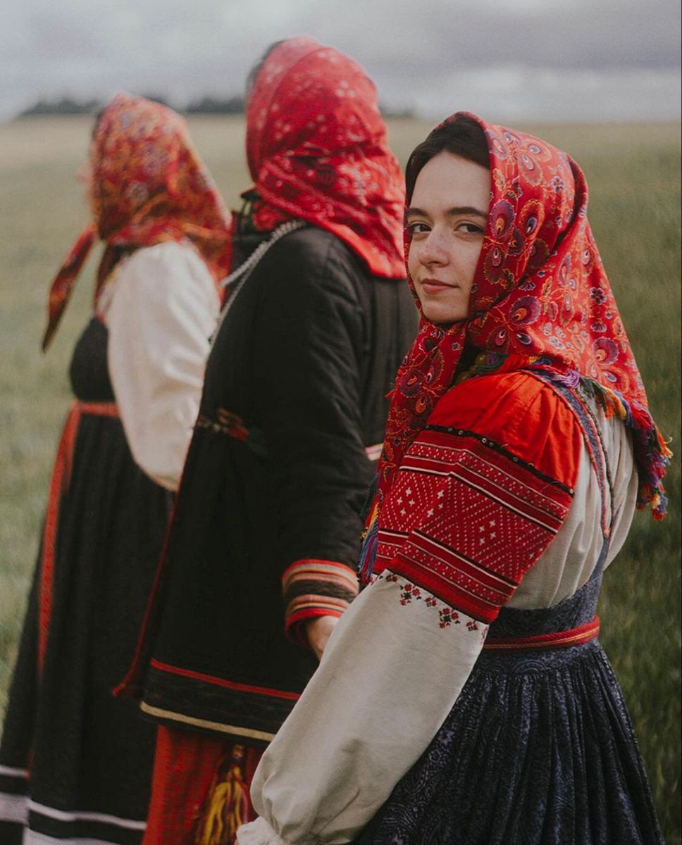 Women in Slavic costumes in Yuncheng