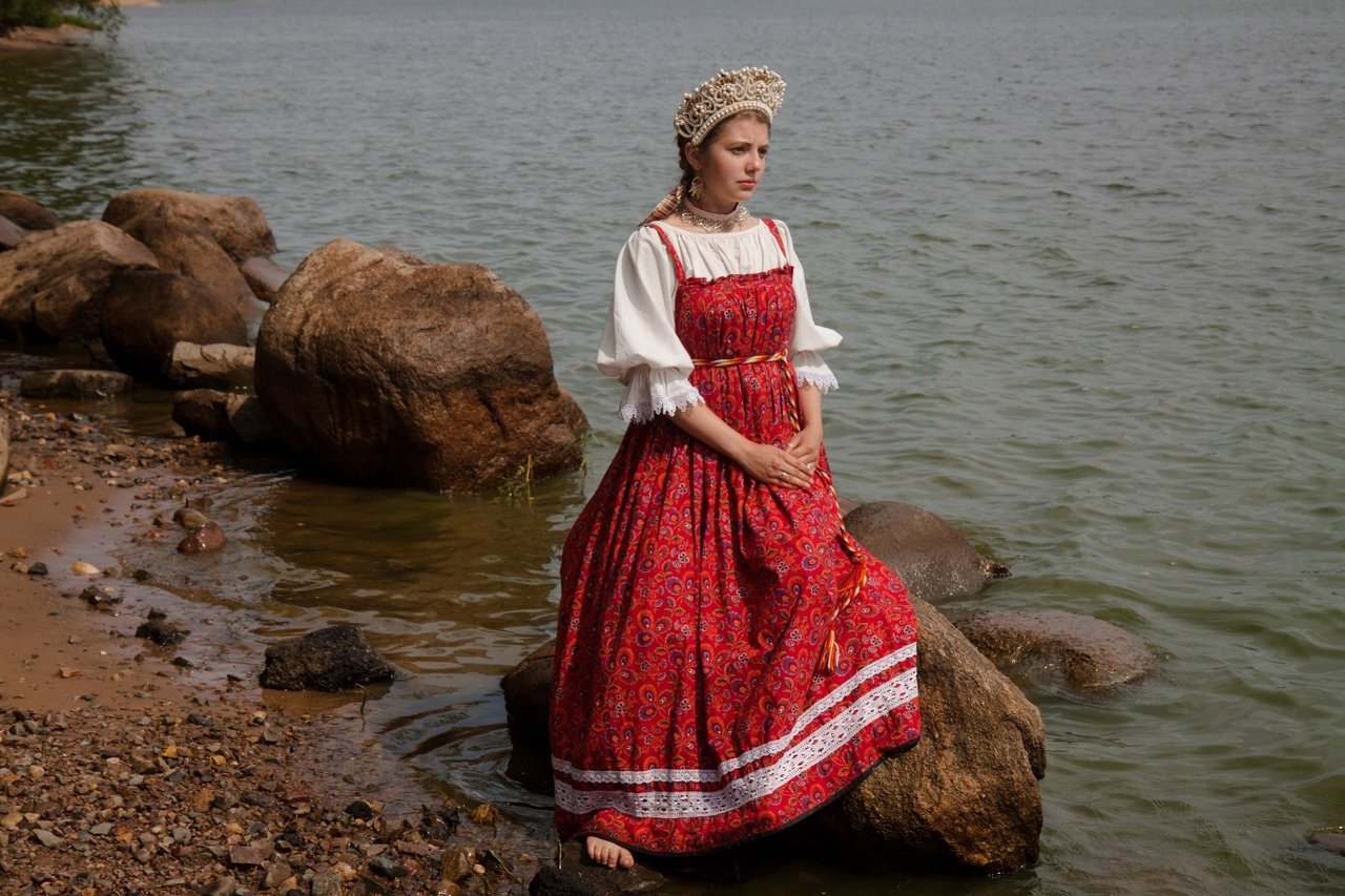 Women in Slavic costumes in Yuncheng