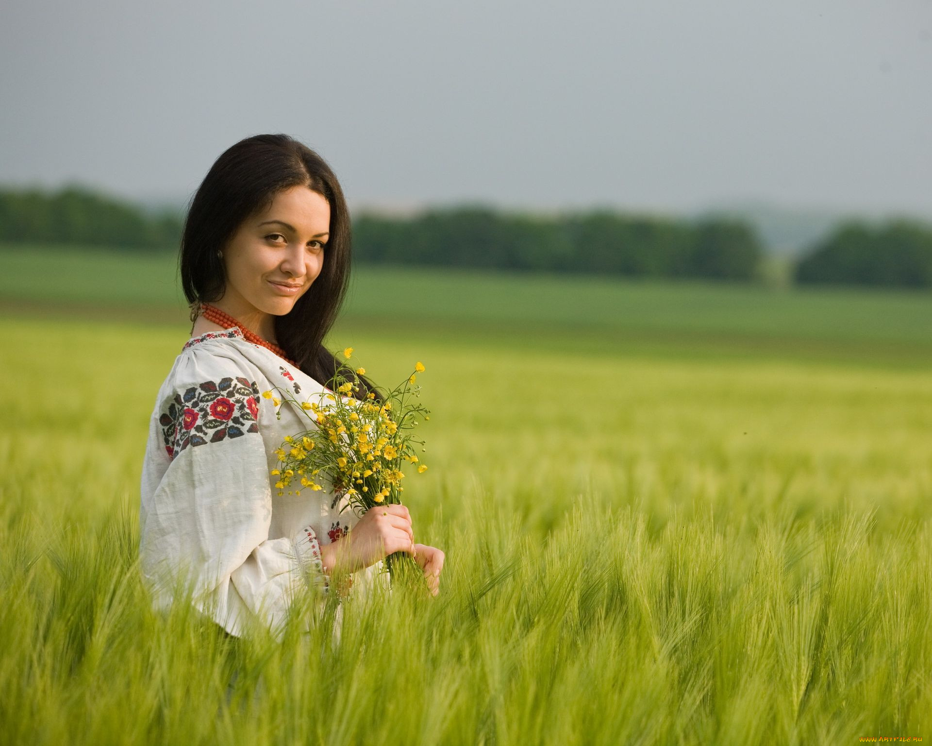 Women in Slavic costumes in Yuncheng