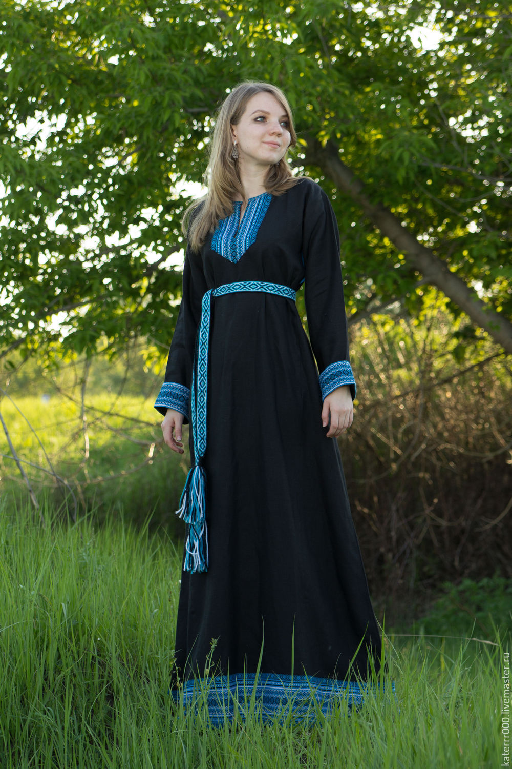 Women in Slavic costumes in Yuncheng