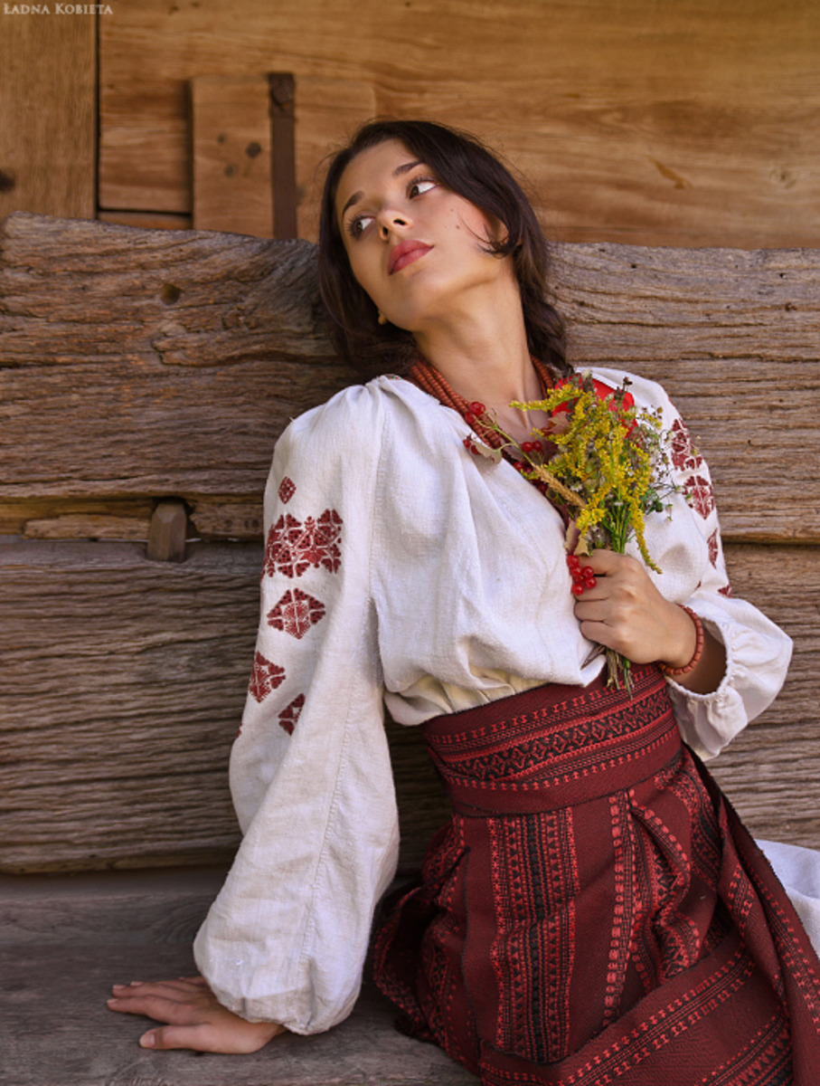 Girls in Slavic costumes in Yuncheng