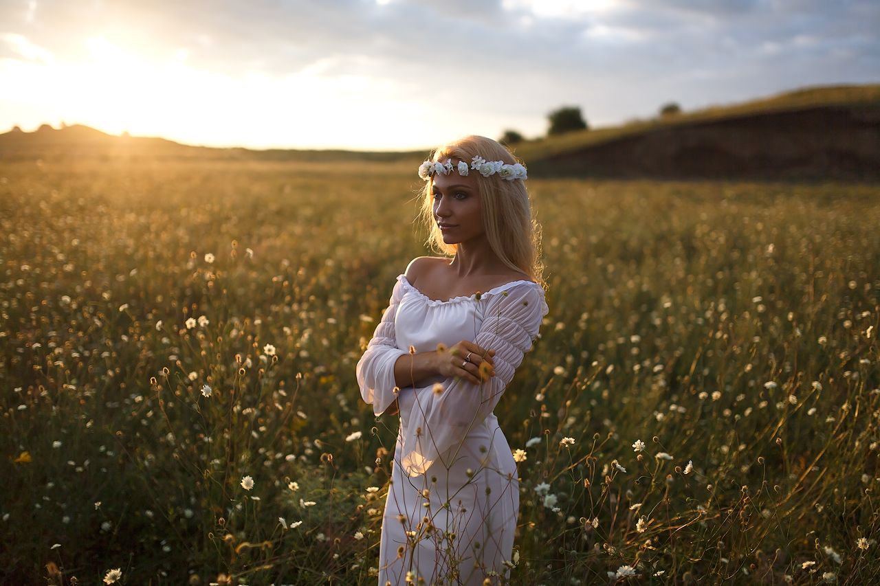 Girls in Slavic costumes in Yuncheng