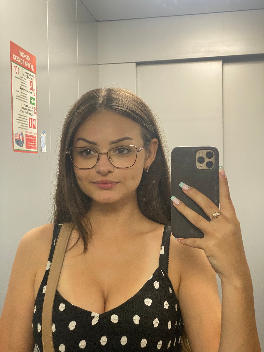 Sexy model Stacy in Yuncheng