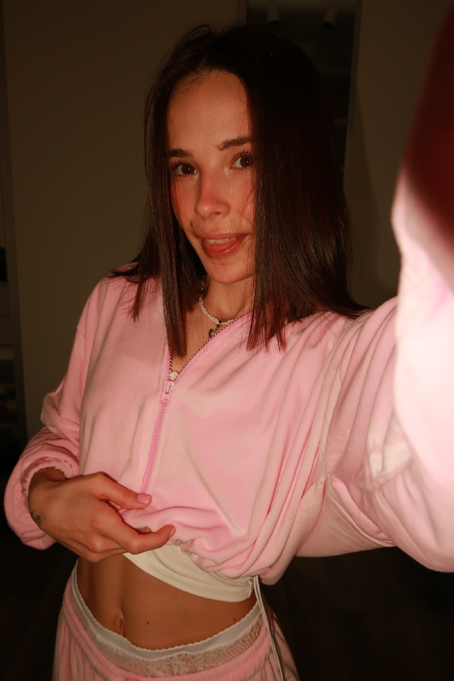 Tina brings the glow — live moments in Yuncheng